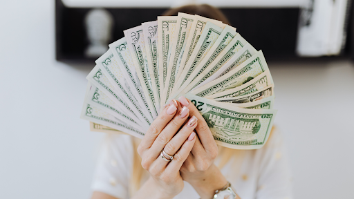 A fan of US money bills